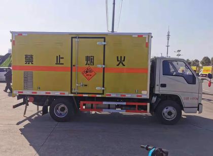 昭通爆破器材运输车技术升级与安全合规新趋势